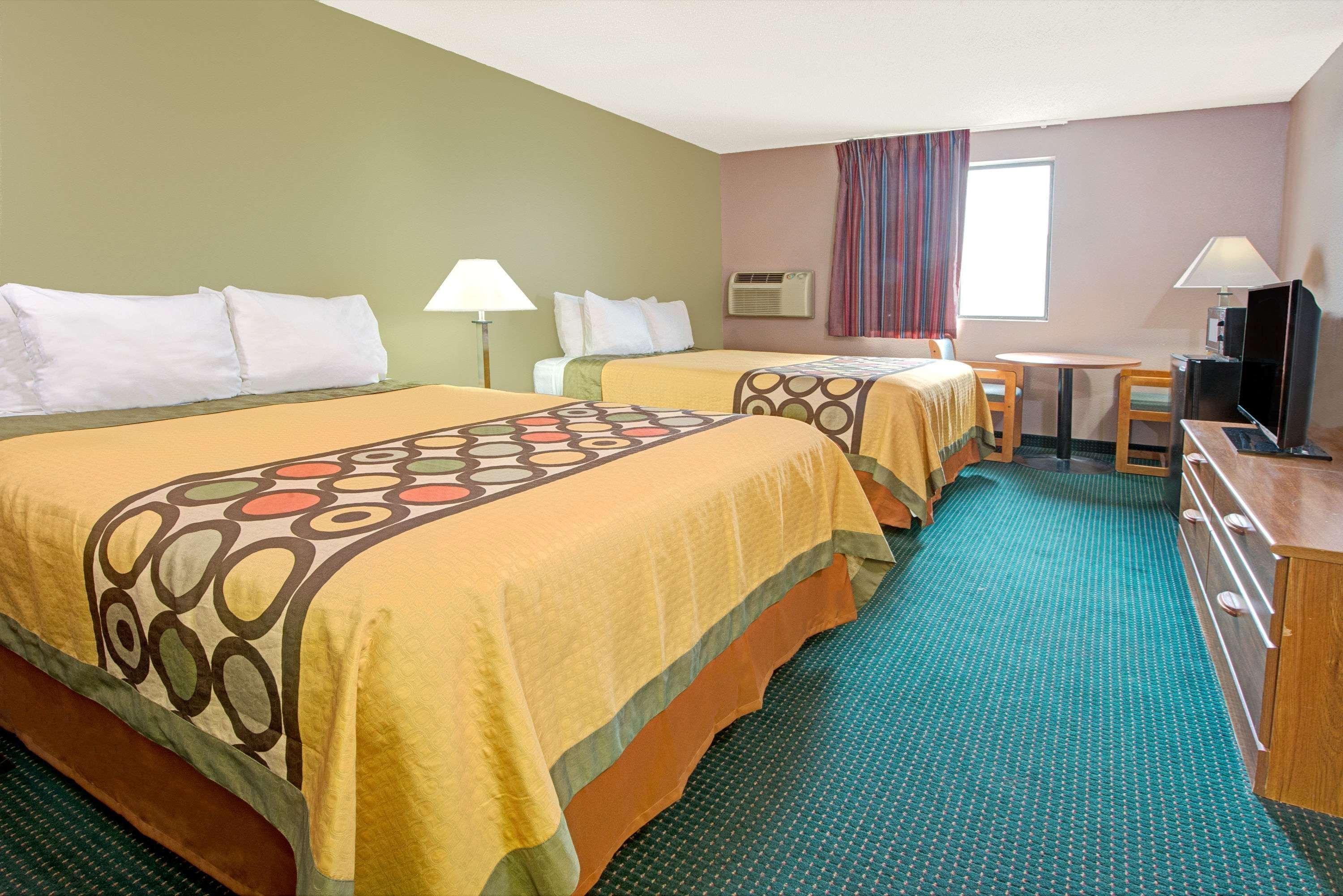 Hotel Super 8 By Wyndham Eureka/Six Flags Nearby Exterior foto